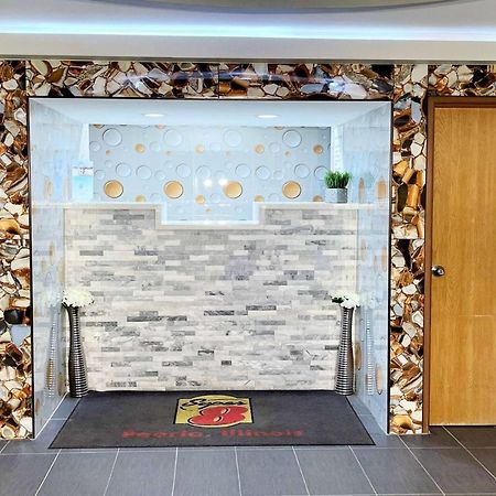 Super 8 By Wyndham Peoria Motel Exterior photo