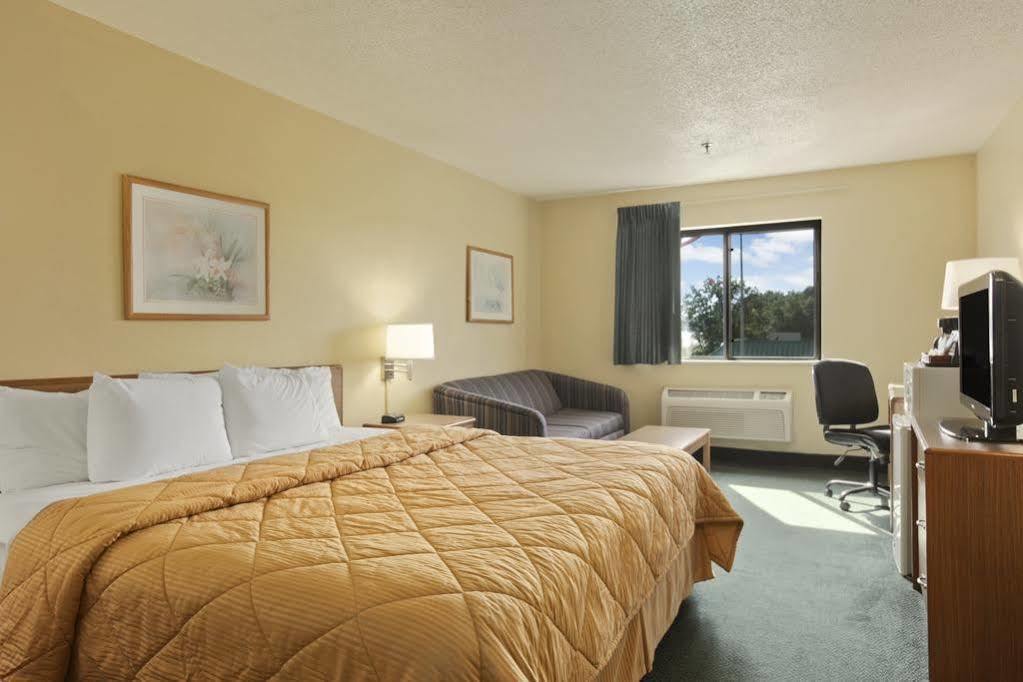 Super 8 By Wyndham Peoria Motel Exterior photo